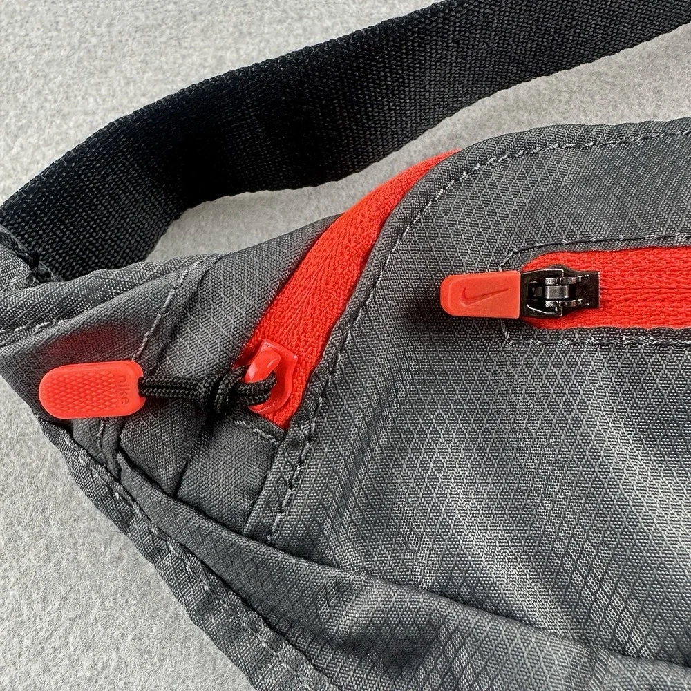 Nike Running Adjustable Slim Lightweight Waistpack Unisex‎ Graphite Grey Red NWT
